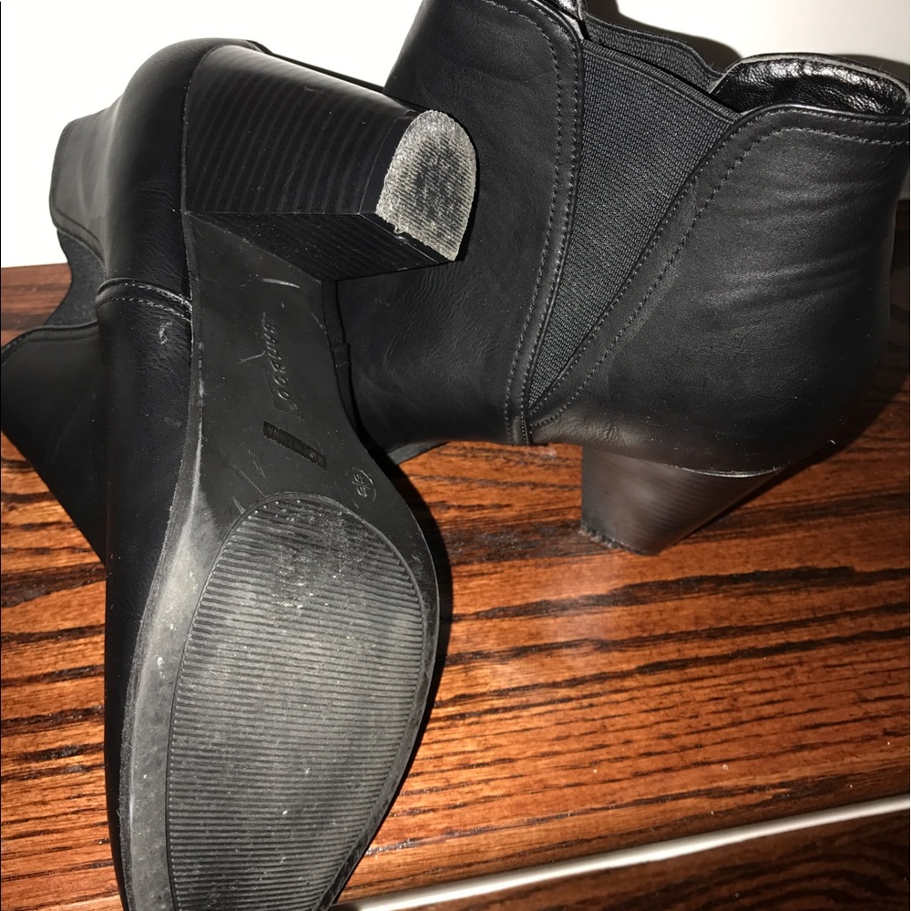 Used booties - Picture 2 of 2