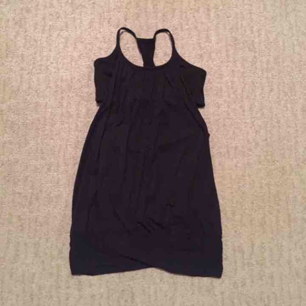 Lululemon black tank top with built-in bra