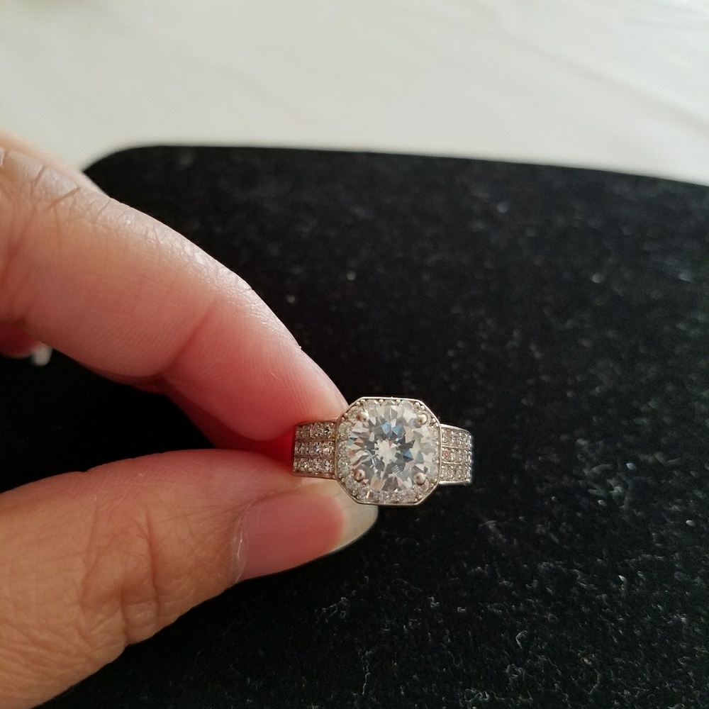 Elegant ring
