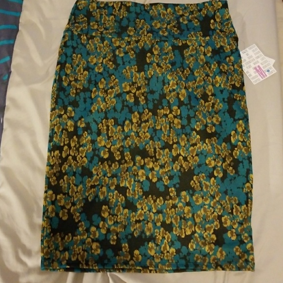 LULAROE CASSIE SKIRT - Picture 2 of 3
