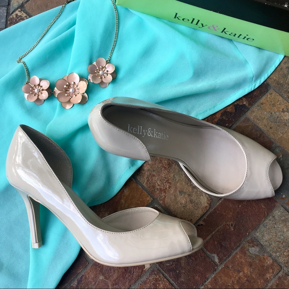 ⭐️ $5 sale ⭐️ Nude heels