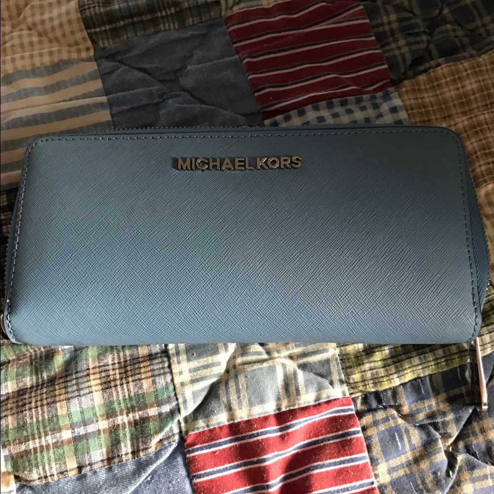🛑🛑SOLD🛑🛑Michael Kors Large Jer Set Wallet