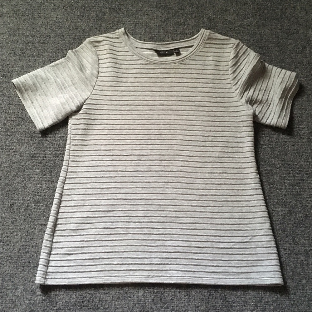 Apt. 9 gray t with horizontal ribbed detail