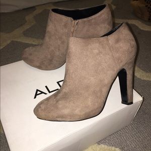 Aldo suede bootie size 8.5 in taupe