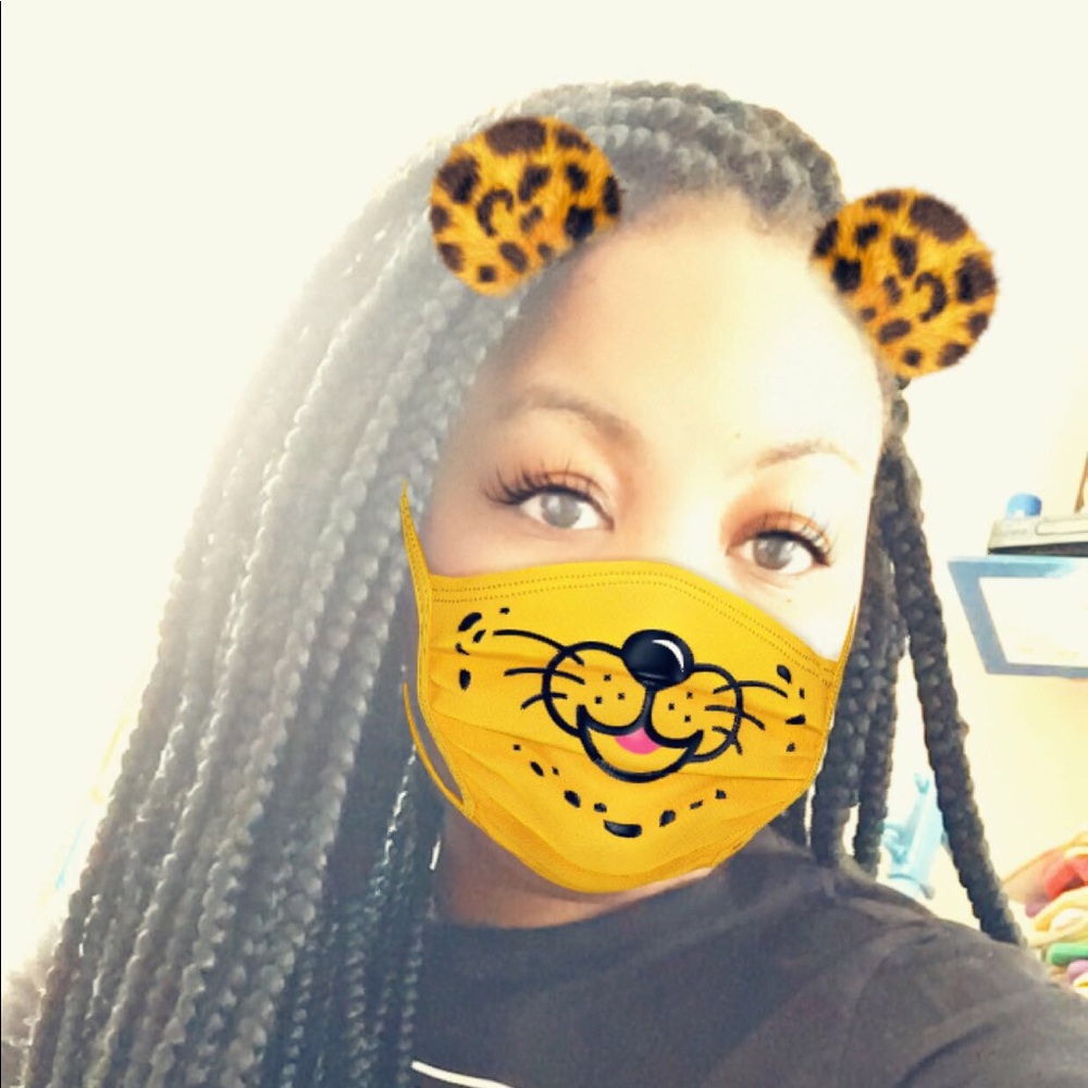 Meet your Posher, Nakeeia