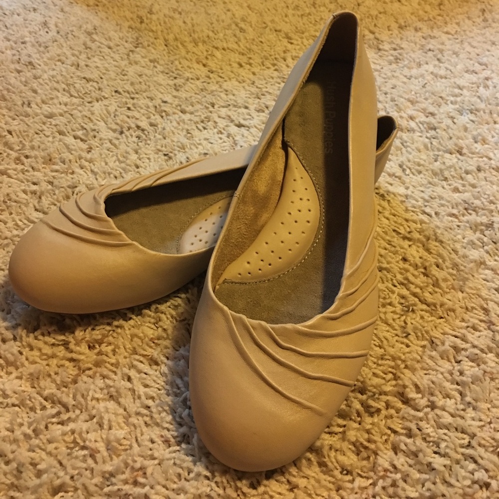 Tan Hush Puppies flats