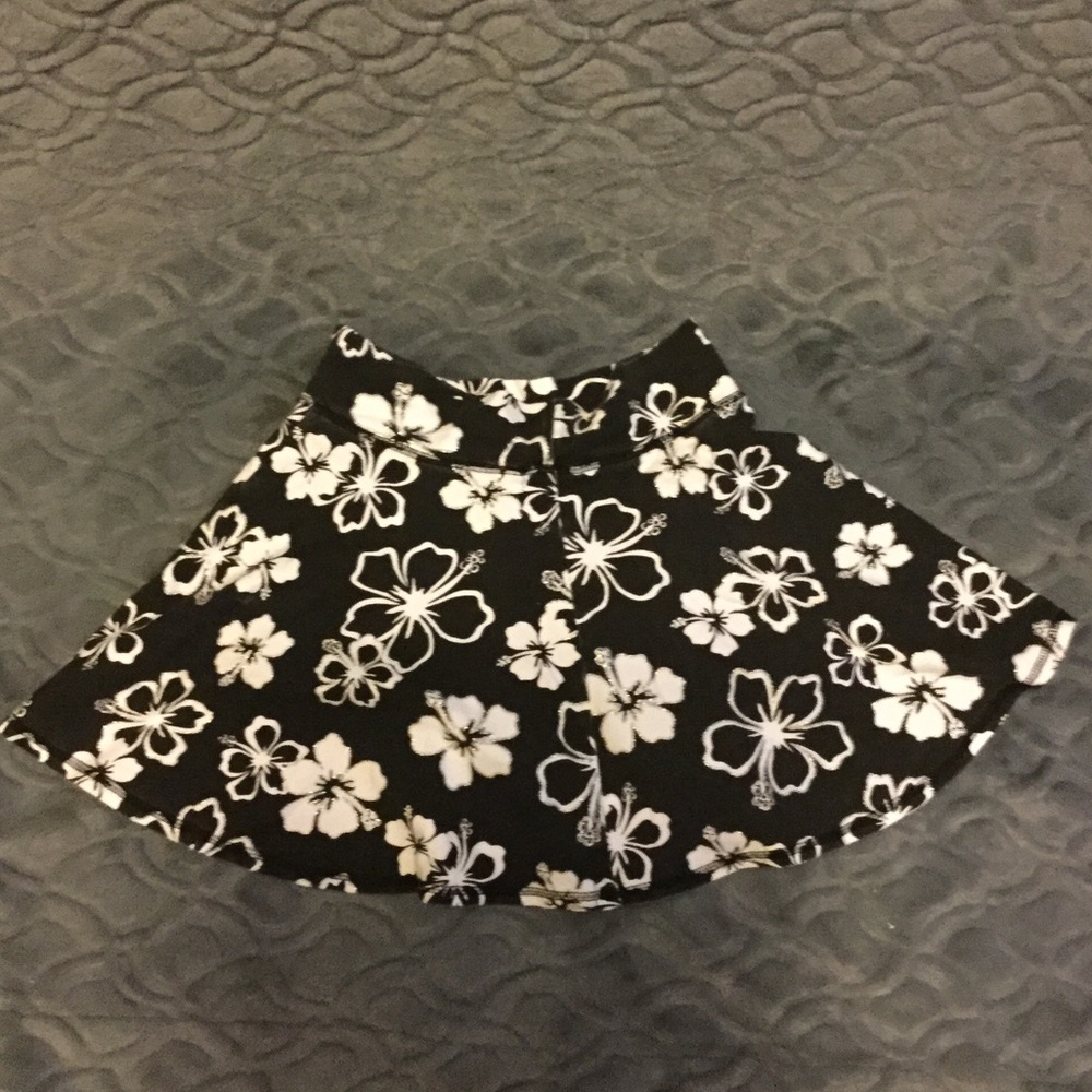 Closing Closet Sale! Justice 14 black/white skort