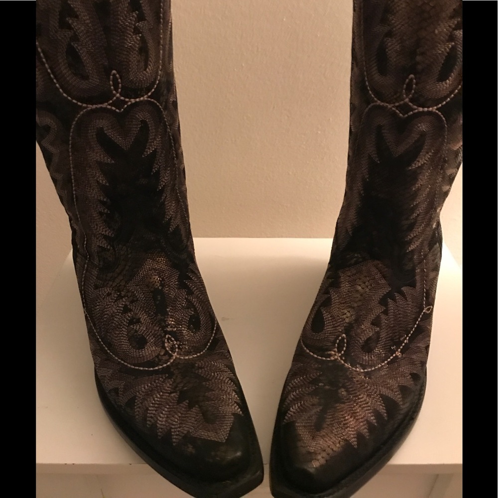 Metallic Corral Boots...BRAND NEW......NEVER WORN!