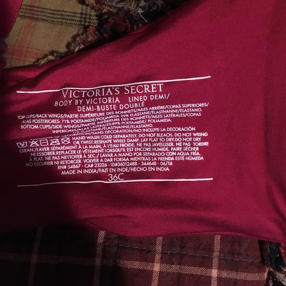 Victoria Secret bra and panty set - Picture 3 of 6