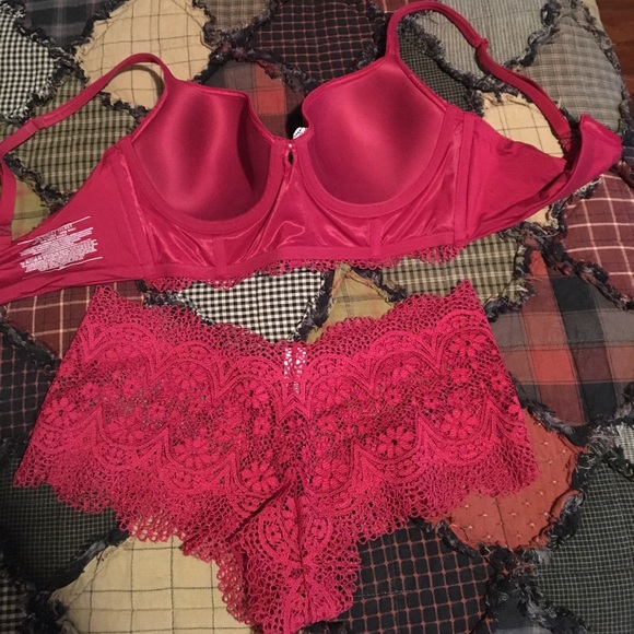 Victoria Secret bra and panty set - Picture 4 of 6