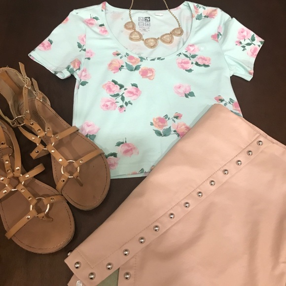 Nollie Floral Crop Top - Picture 2 of 6