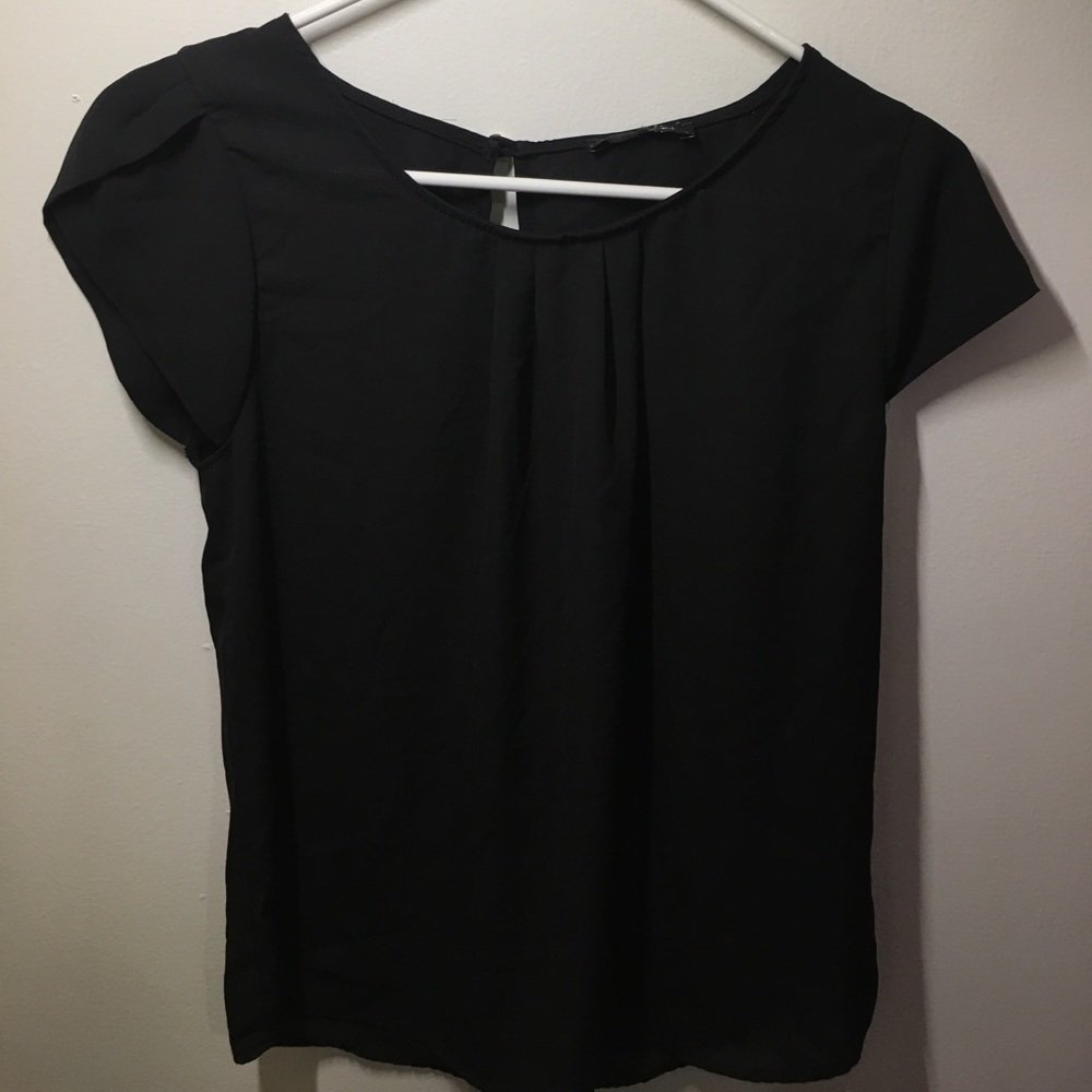 ✨Black cap sleeve blouse✨