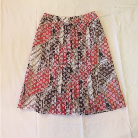 Light weighted patterned skirt - Picture 1 of 3