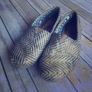 Metallic Herringbone Toms 7.5
