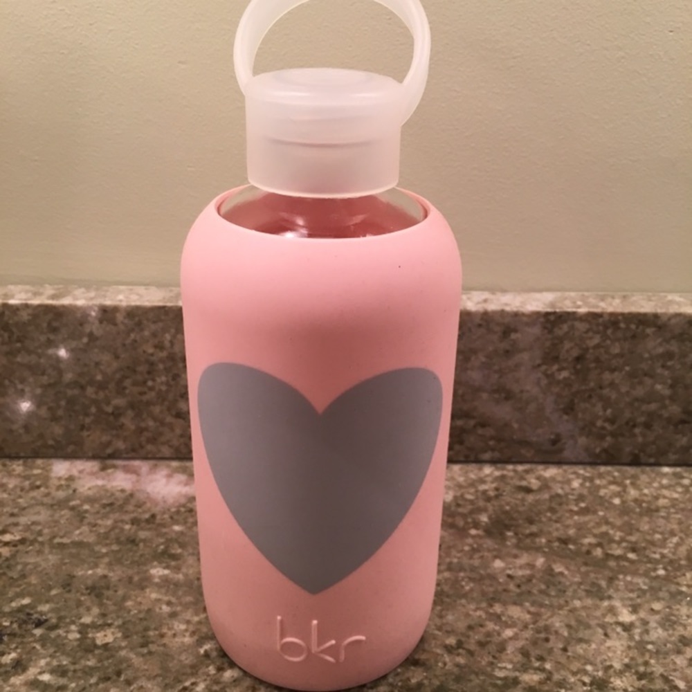 BKR glass water bottle light pink with grey heart