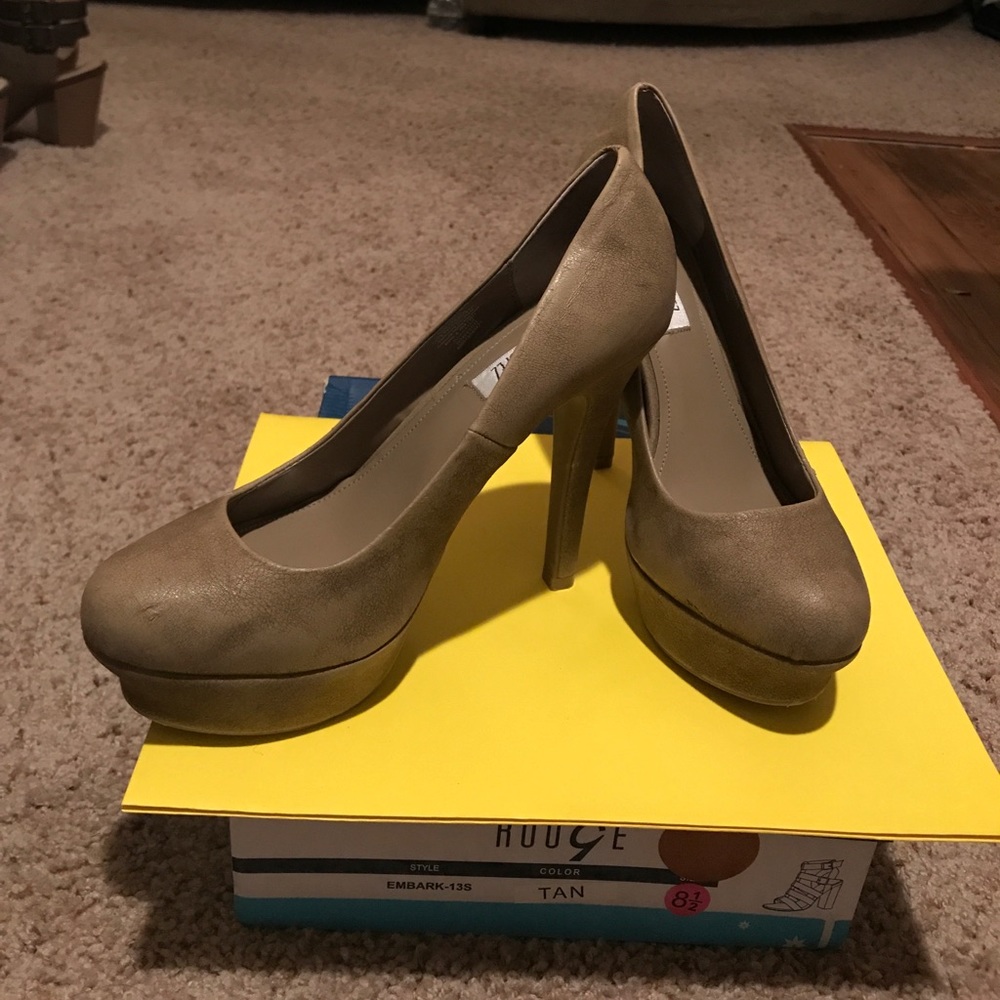 Jennifer Lopez nude pump