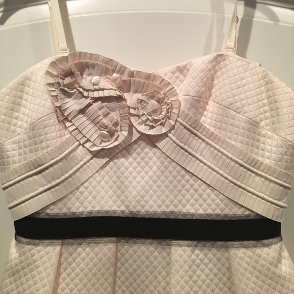 NWT BCBG Off-White Minidress with Flower Detail - Picture 2 of 7