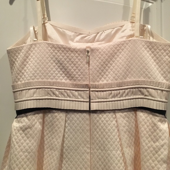 NWT BCBG Off-White Minidress with Flower Detail - Picture 4 of 7