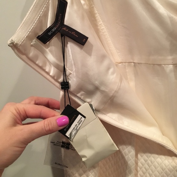 NWT BCBG Off-White Minidress with Flower Detail - Picture 5 of 7