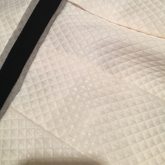 NWT BCBG Off-White Minidress with Flower Detail - Picture 7 of 7