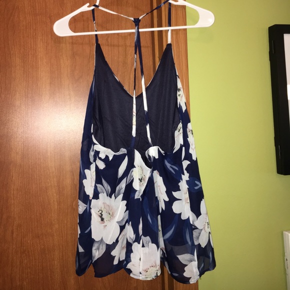 SOLDBeautiful blue and white floral tank - Picture 3 of 3