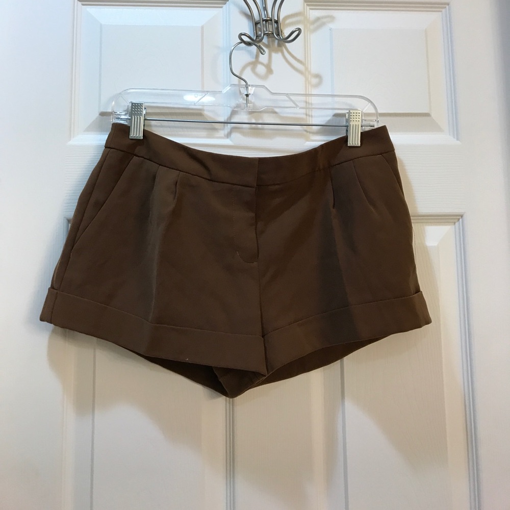 Expressed cuffed dress shorts