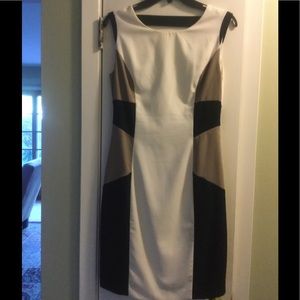Sleeveless dress with open v shape back