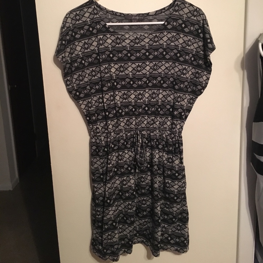 Gray and black patterned short sleeve dress