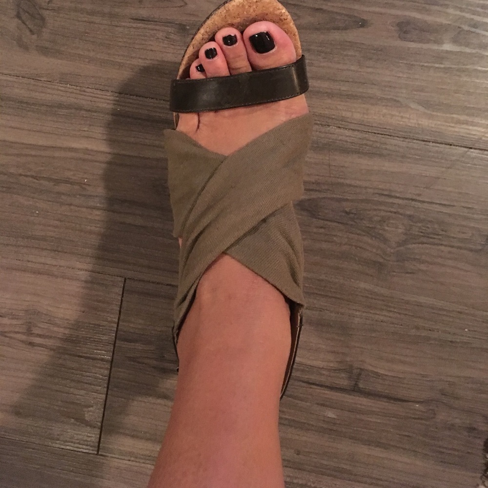 Brown ad green wedges