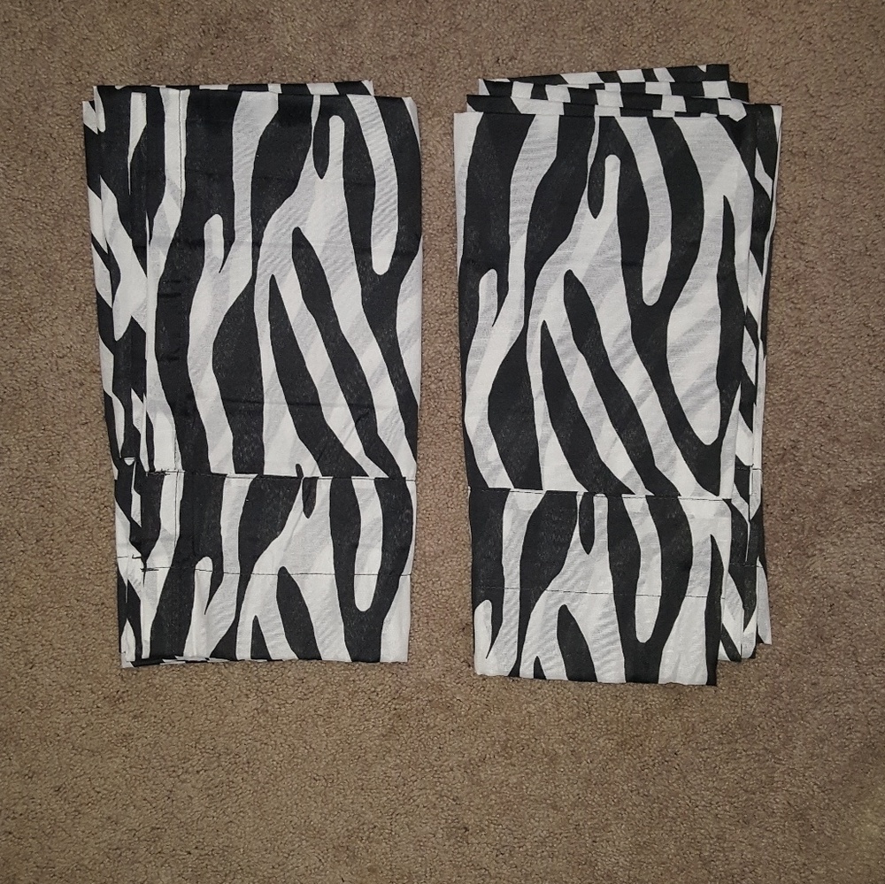 Zebra window valance ×2