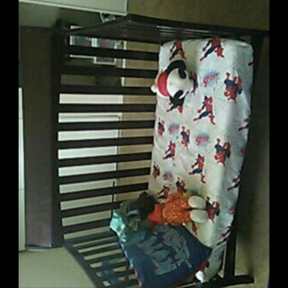 Convertible crib