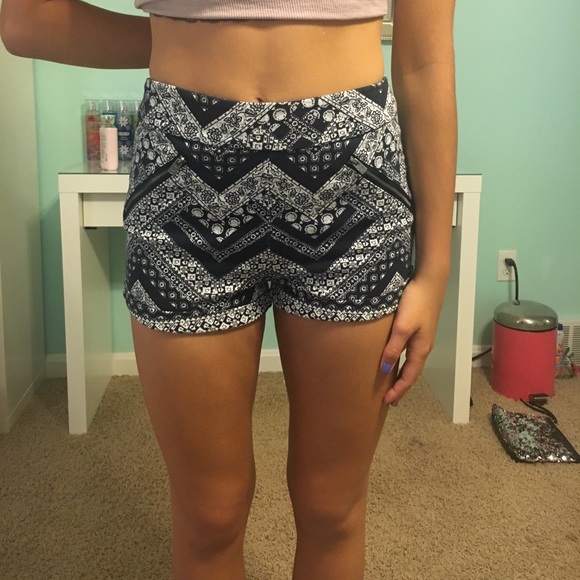 Hollister Pants - Hollister xs shorts