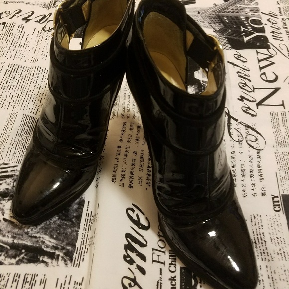 Jimmy Choo - Picture 1 of 3