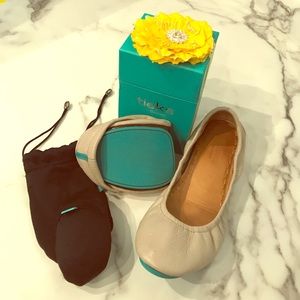 💙Tieks💙 Feather Grey Sz 7