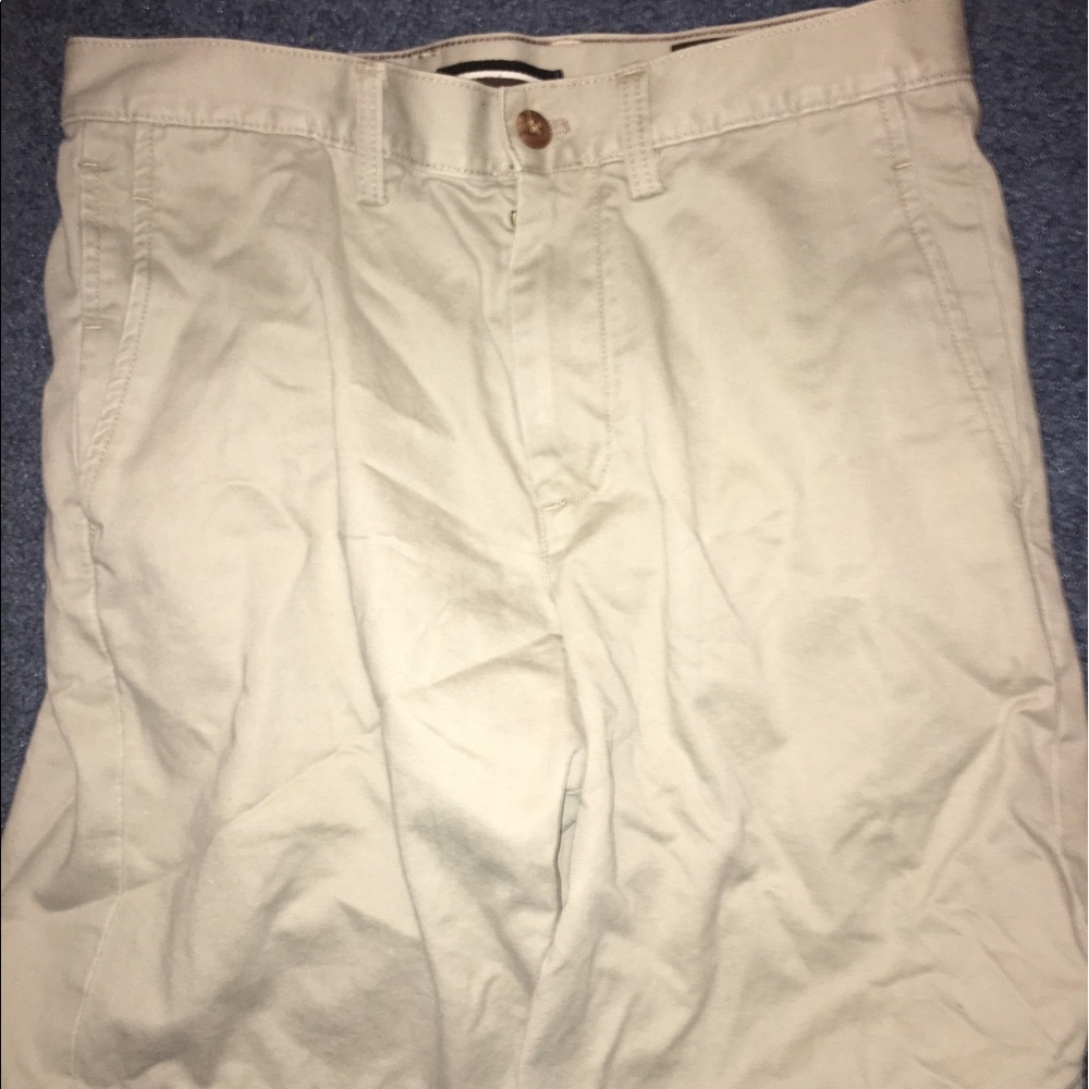 Khaki shorts size 32