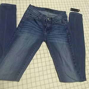( Buckle ) Kan Can low rise skinny jeans..