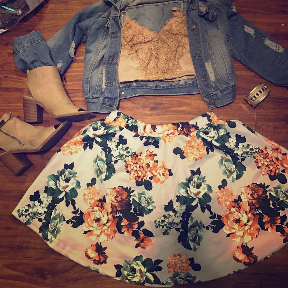Light silver/ orange/green floral mini skirt