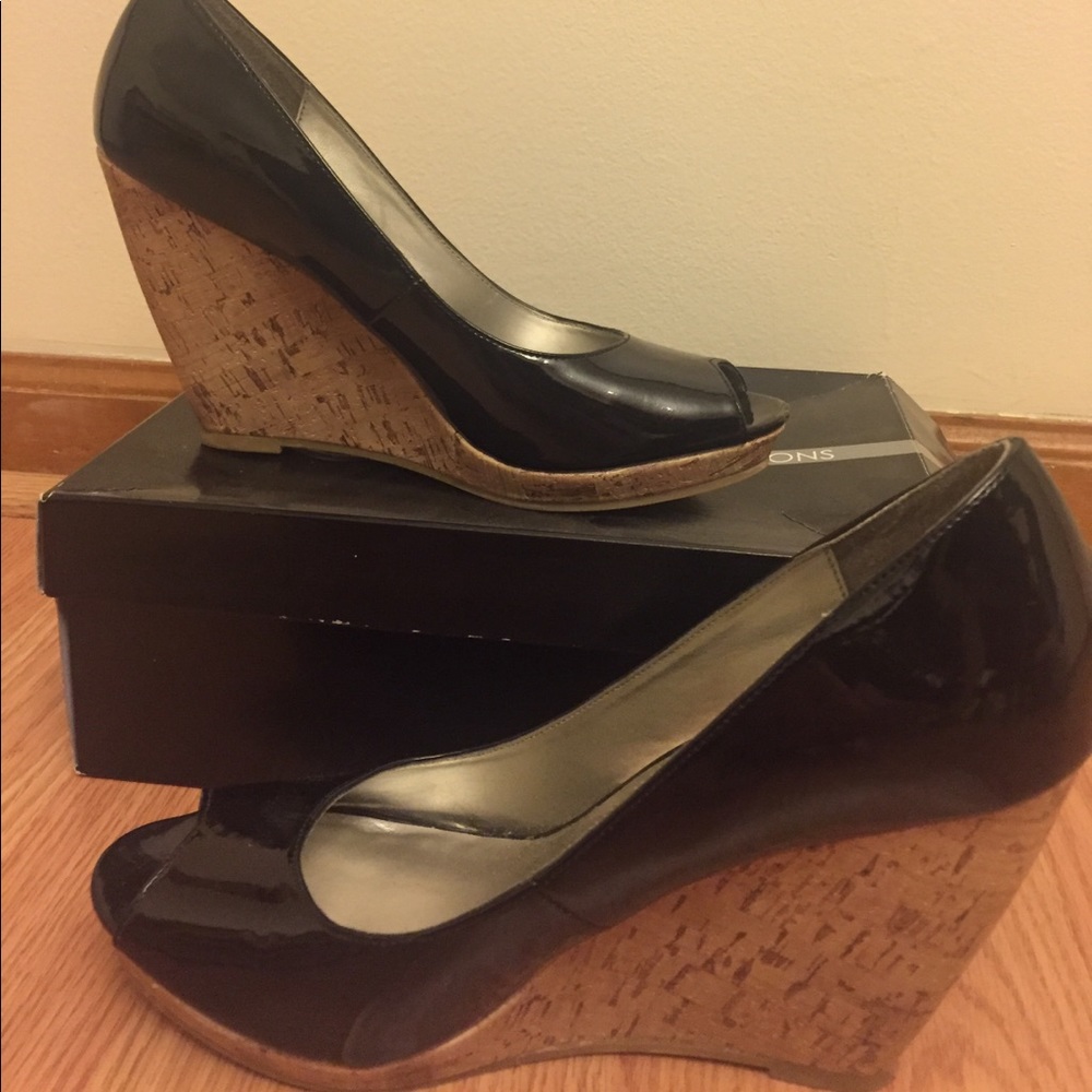 Black and cork wedges