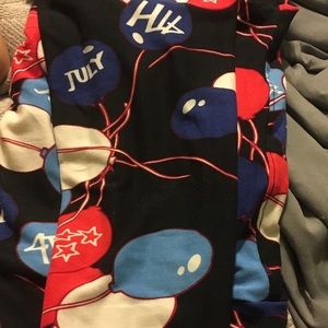 BNWT Americana leggings from Lularoe