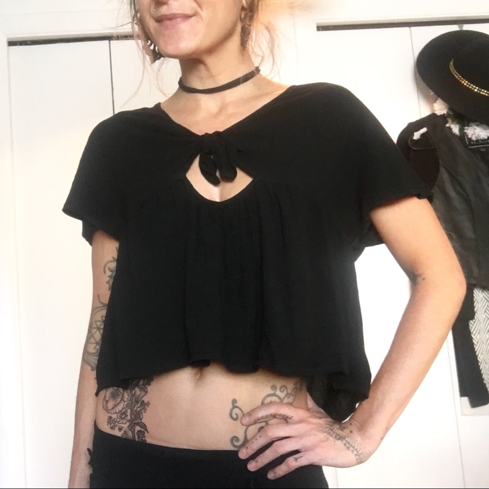 Black Cropped Tee With Keyhole & Bow Detail