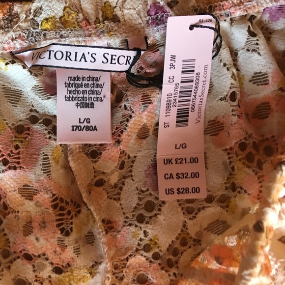 Victoria's Secret Lace Sleep Short - Picture 2 of 3