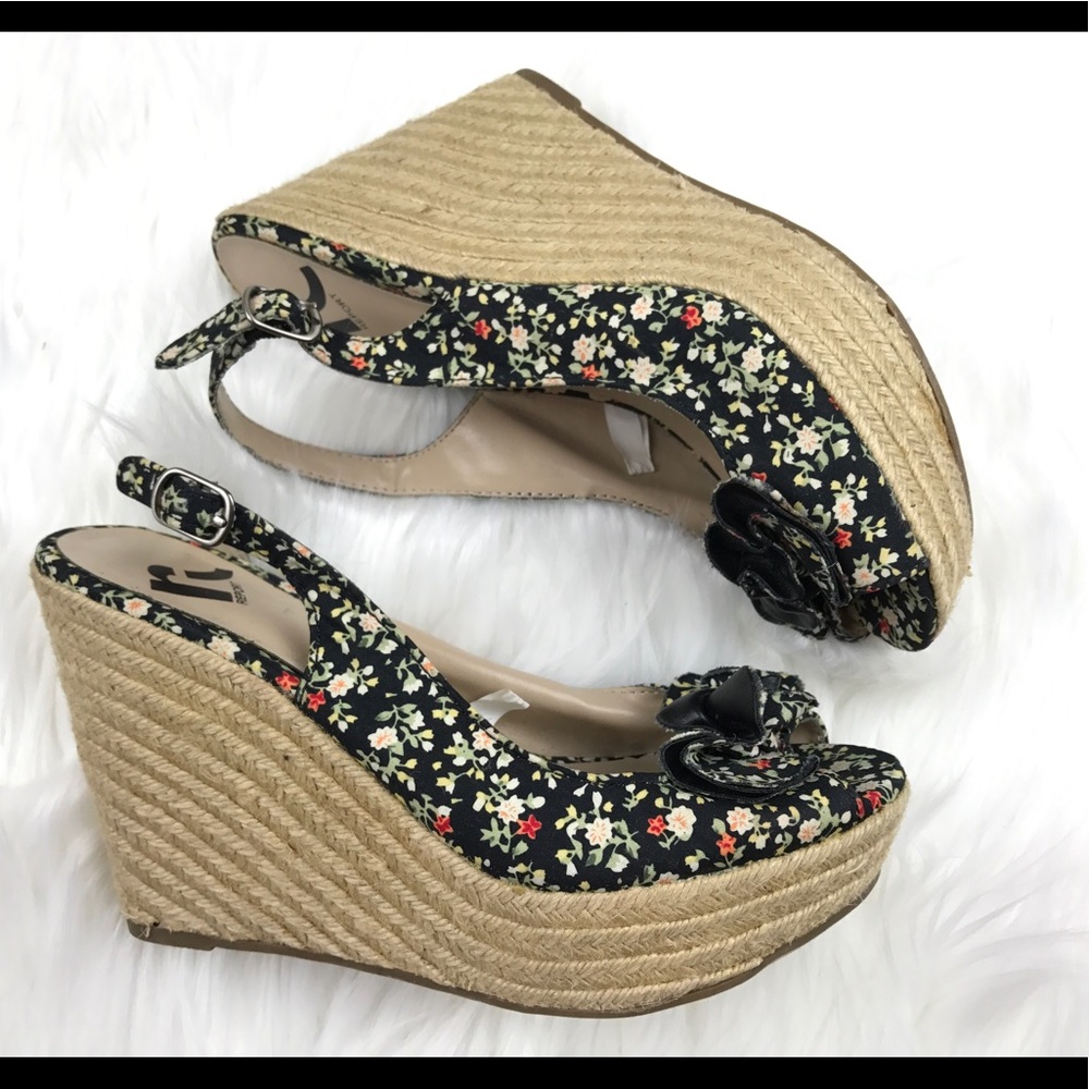 Report Floral wedges