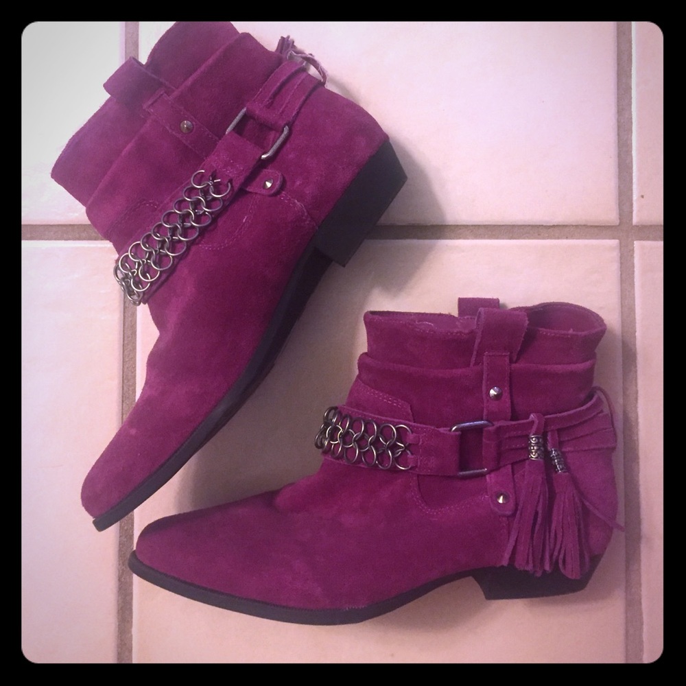 Never-been-worn Dolce Vita suede ankle boots
