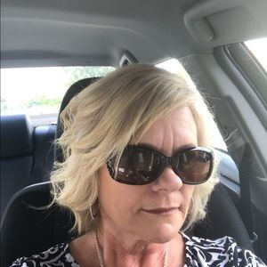 Meet your Posher, Carrie