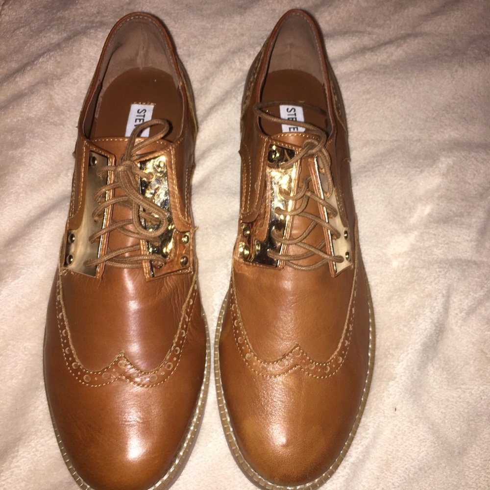 Steve Madden lace up shoe