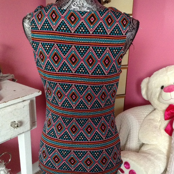 Y2K INC CONCEPTS TRIBAL SLEEVELESS TOP S NWOT - Picture 2 of 4