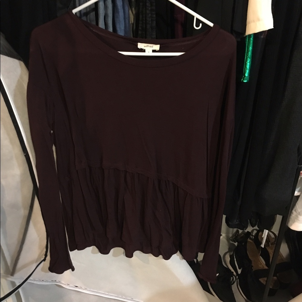 Aritzia maroon top