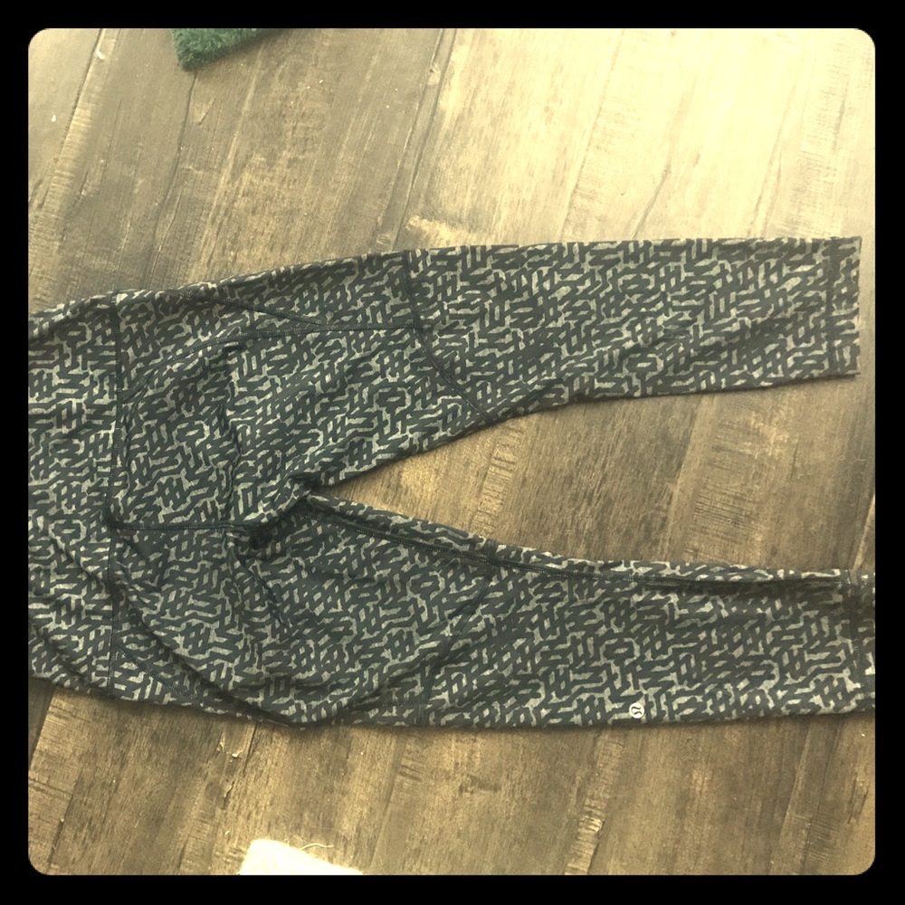 Size 8, like new, lululemon Crops