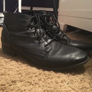 STEVE MADDEN ANKLE BOOTIES Size 9M