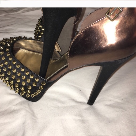 Steve Madden Shoes - Steve Madden spike heels